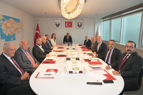 Bakan Ersoy, Alevi-Bektaşi Kültür ve Cemevi Başkanlığının ilk toplantısına başkanlık etti