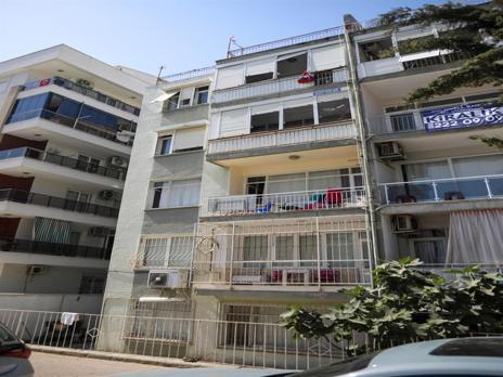 Muhabbet kuşunun peşinden 6ncı kattan düşen Buraka yardım eli uzatıldı