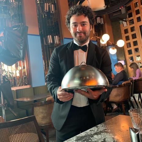 Mardin’de 11inci kattan düşen reklam oyuncusu öldü