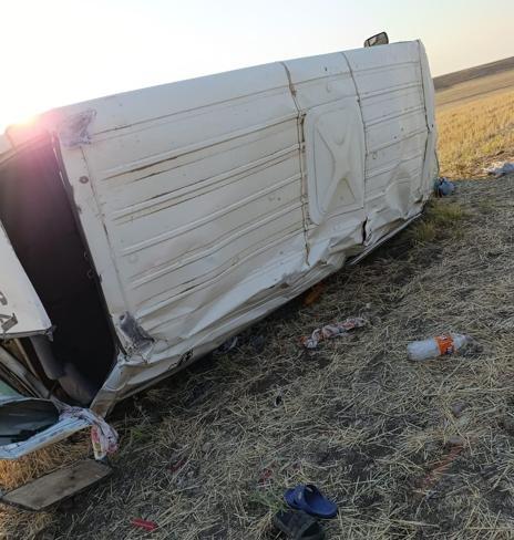 Tarım işçilerini taşıyan minibüs şarampole yuvarlandı: 2si ağır 17 yaralı