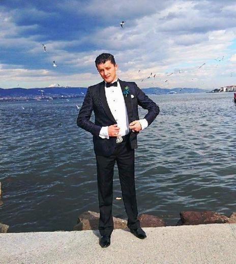 Sicilyadan etkilenip her gün damat gibi giyinen Ferdi Romeo evlenmek istiyor