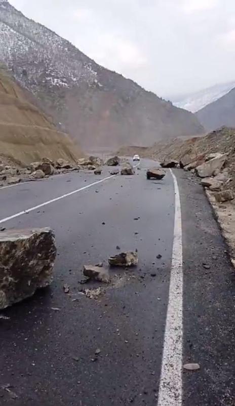 Artvin-Şavşat kara yolunda heyelan