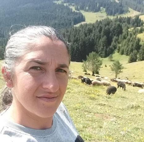 Tartıştığı eşini tabancayla öldürüp, intihar etti