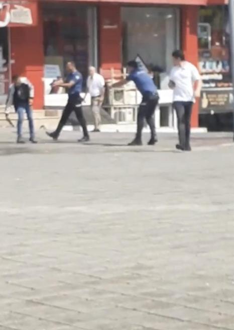 Esenlerde meydanda yürüyen kadına silah doğrultan şüpheli tutuklandı