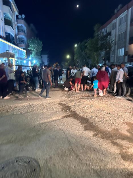 Arkasından yaklaştığı husumetlisini bıçaklayarak öldürdü; cinayet kamerada