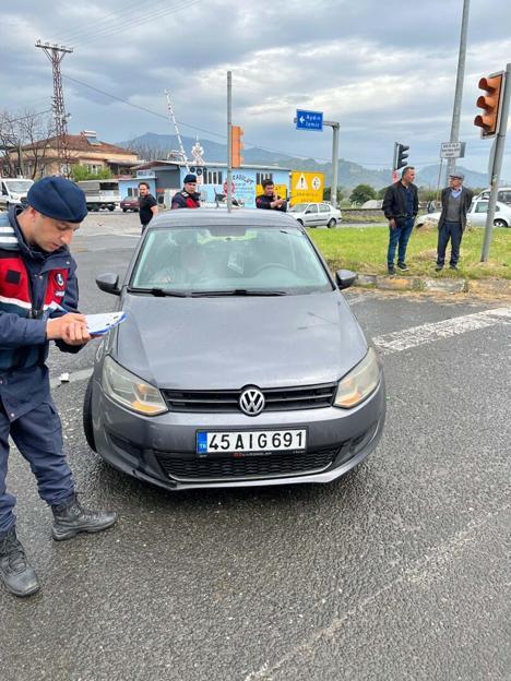 Çarpıp devirdiği direkle bisiklet sürücüsünün ölümüne neden olan kamyon şoförü tutuklandı