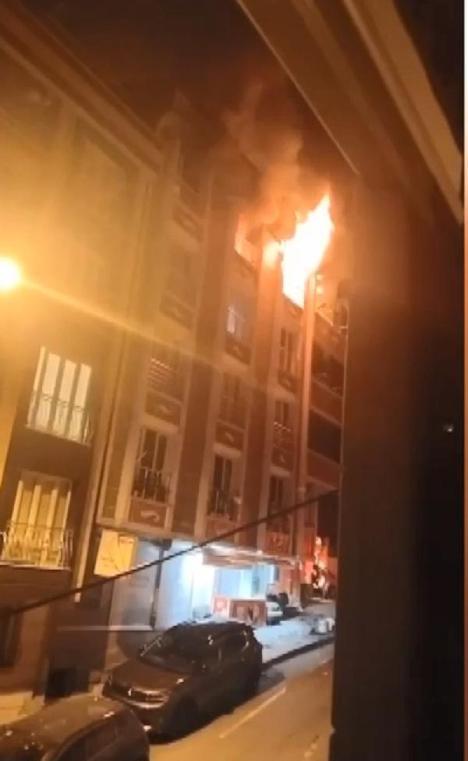 Gaziosmanpaşada 6 katlı binada yangın