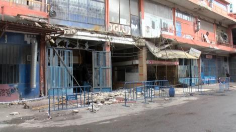 Ümraniyede sanayi sitesinde iş yerinin balkonu çöktü: 3 yaralı