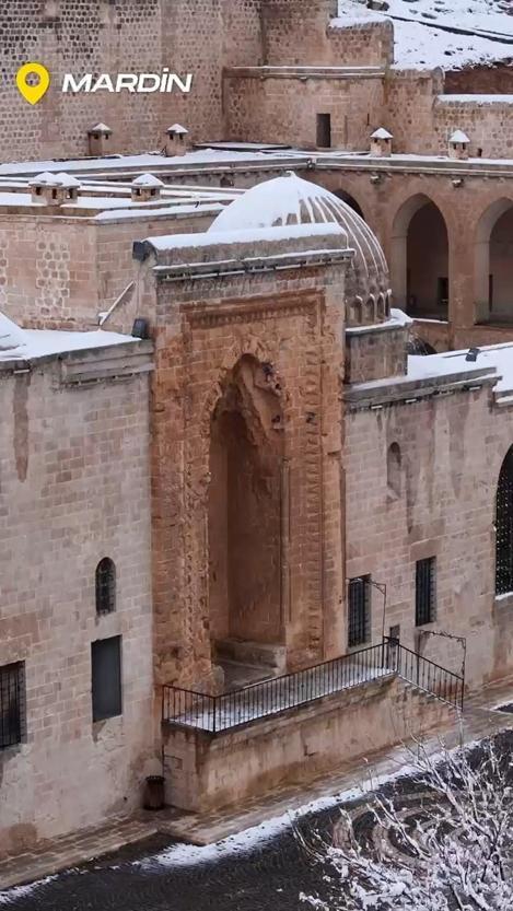 Karla kaplı Kasımiye Medresesi, dronla görüntülendi