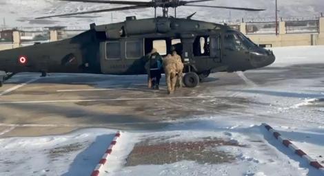 Batman’da yolu kardan kapanan köydeki hasta, askeri helikopterle hastaneye ulaştırıldı