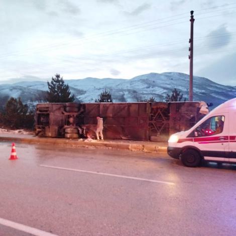 Burdurda yolcu otobüsü devrildi: 12 yaralı