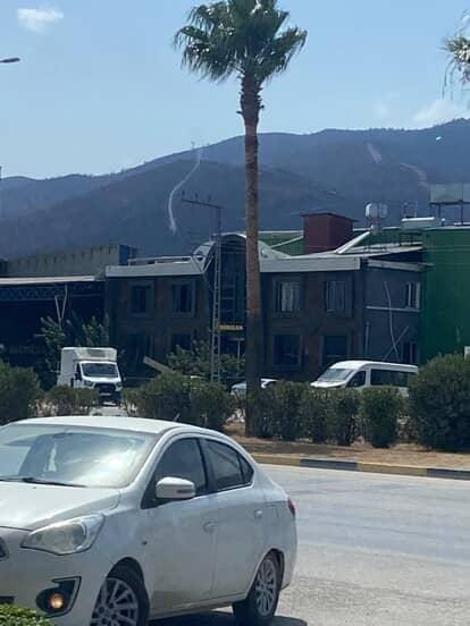 Hatayda geçen ay yanan ormanda hortum çıktı; o anlar kamerada