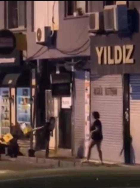 Beyoğlunda tamir ettirdiği telefonunun ekranı kırıldı; dükkana tekme ve yumruklarla saldırdı
