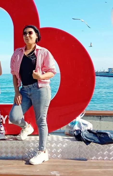 Yardıma çağırdığı komşusu Rabiayı boğazından bıçaklayıp, ziynet eşyalarını aldı