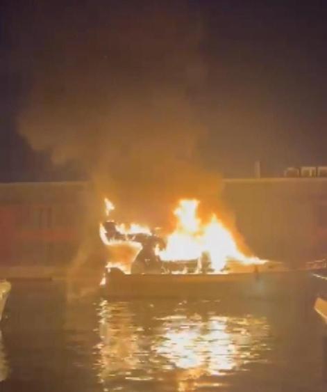 Tuzla marinada 4 tekne alev alev yandı
