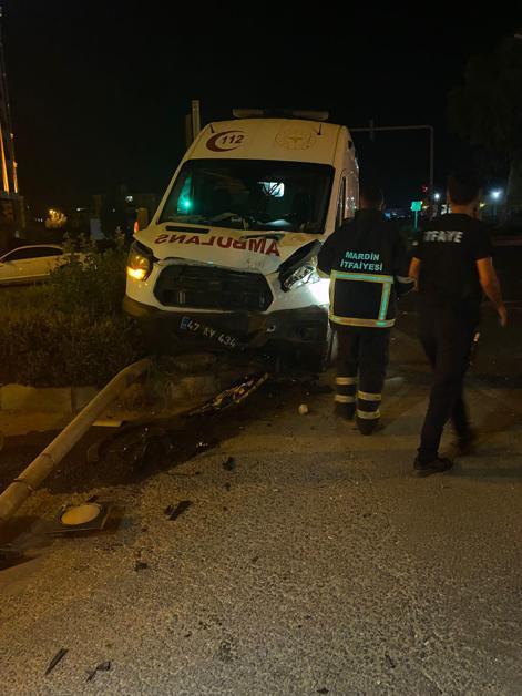 Mardinde hasta taşıyan ambulans ile otomobil çarpıştı; 6 yaralı