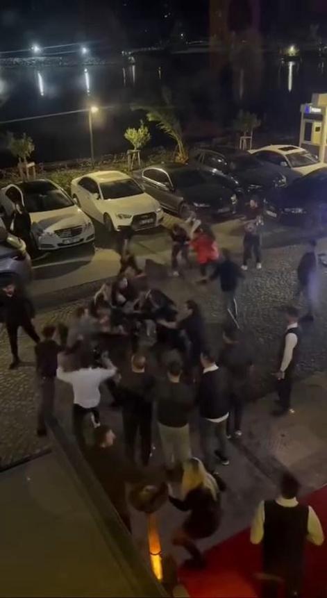 Beylikdüzü’nde taşkınlık çıkaran grup ile mekan çalışanları arasında kavga: 2 ağır yaralı, 3 gözaltı