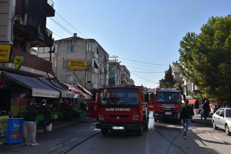 İzmirde 3 katlı binada yangın