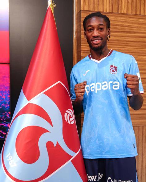 Trabzonspor’da yeni transferler imzaları attı