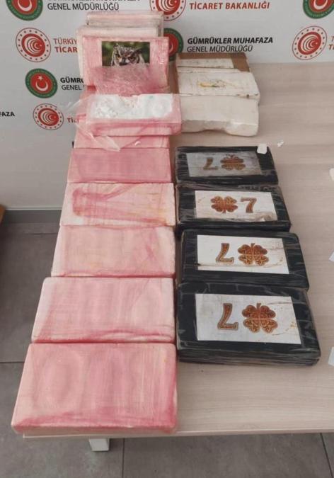 İstanbul Havalimanı’nda yer hizmetleri aracıyla kokain kolilerinin sevkiyatı kamerada