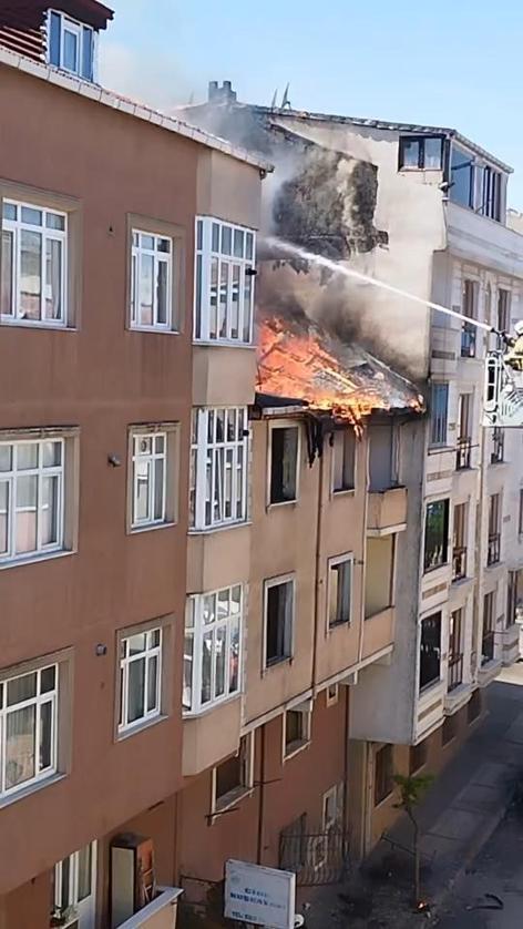 Gaziosmanpaşada 4 katlı binada çıkan yangın söndürüldü