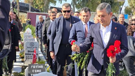 Özgür Özel, deprem şehitliğini ziyaret etti