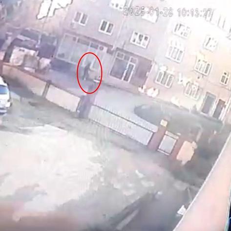 Sokakta nişanlısı ile kardeşini vurdu; o anlar kameralarda