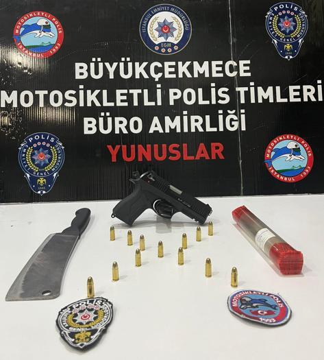 Büyükçekmece’de satırlı silahlı kavga; şüpheliler kaçtı polis kovaladı: 14 gözaltı