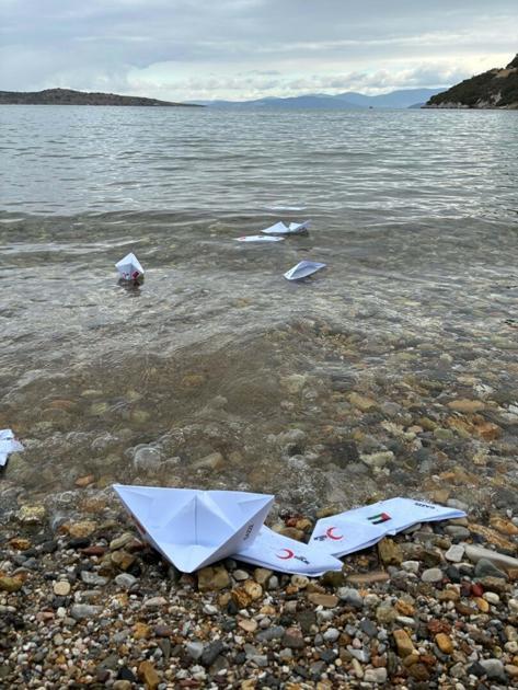 Özel gereksinimli öğrenciler Gazze için denize kağıttan kayıklar bıraktı