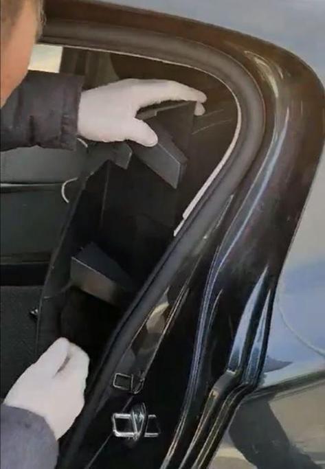 2 otomobilde uyuşturucu ele geçirildi; 5 gözaltı