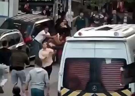Esenyurtta akraba iki aile bıçak ve sopalarla birbirine saldırdı: 1 ölü, 4 yaralı