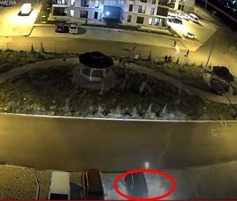 Park halindeki araçtaki yangına havai fişek neden olmuş