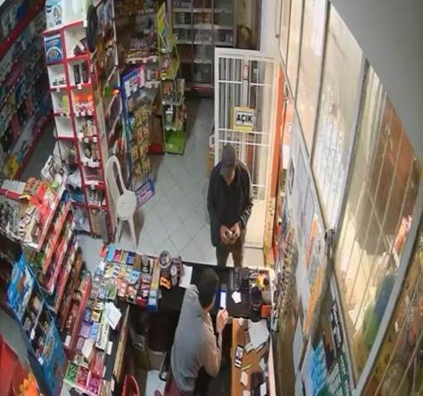 Yanmış otomobilin yanında bulunan cesedin, kayıp başı aranıyor