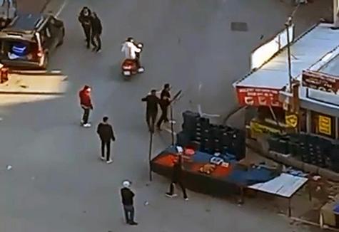 Tüfekli saldırıda kızı ve eşiyle vurulmuştu, oğlunun da taksisi kundaklandı; o anlar kamerada