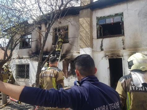 Ankarada 2 katlı evde çıkan yangında Suriye uyruklu çocuk öldü