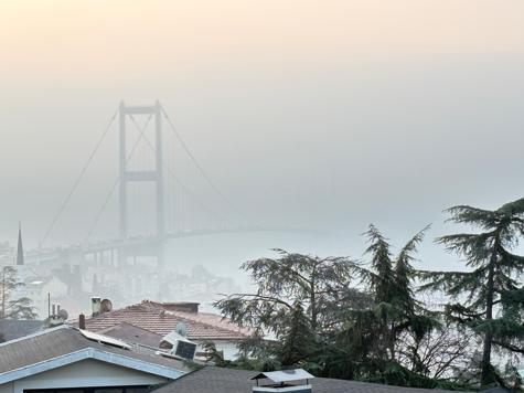 İstanbul Boğazı’nda sis etkili oluyor