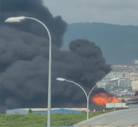 Tuzla’da Sanayi Sitesi’nde yangın