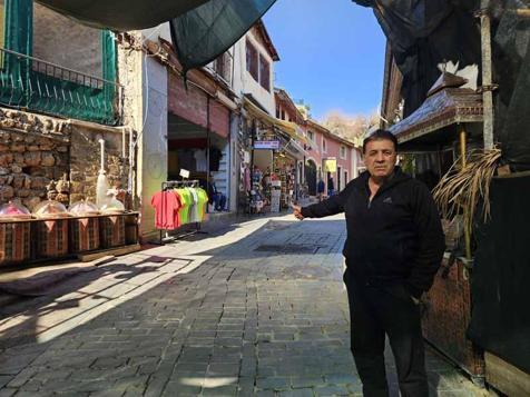 Müstehcen heykelcik’ şikayeti ile tarihi semtte 2 yıldır uygulanmayan karar hayata geçti