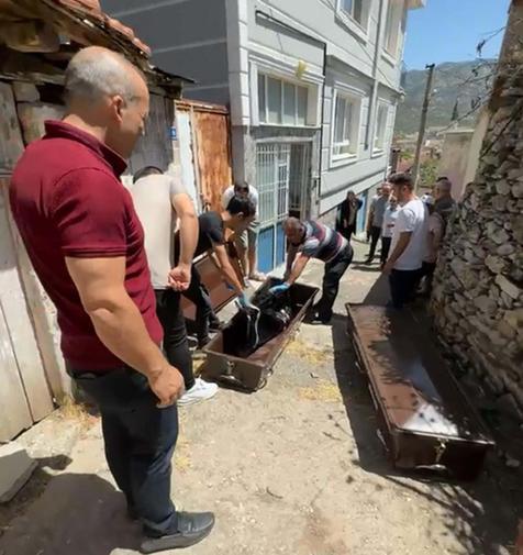 Eşini ve üvey oğlunu öldüren şüpheli, cezaevinde intihar etti