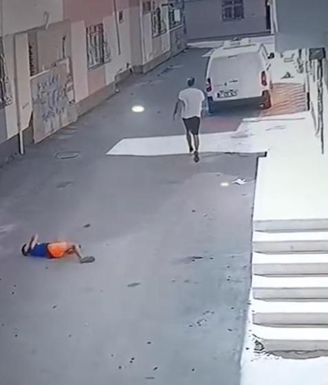 Kovaladığı çocuğu ayak bileğinden tutup yere fırlatan şüpheli tutuklandı