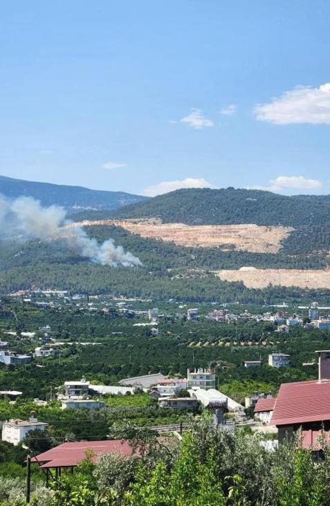 Antalyada çıkan orman yangını kontrol altında