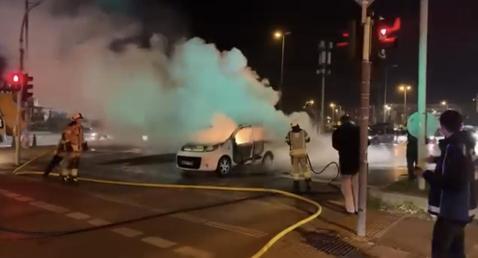 Kartalda seyir halindeki hafif ticari araç alev alev yandı