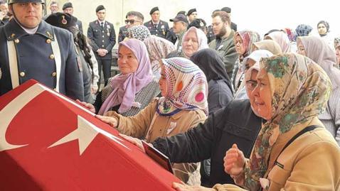 Trafik kazasında hayatını kaybeden uzman çavuş toprağa verildi