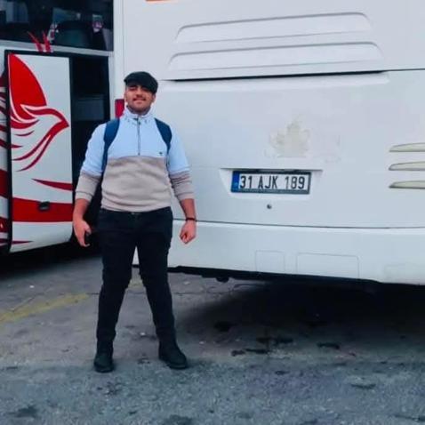 TIR’a çarpan minibüste ölen 6 işçi toprağa verildi