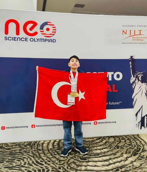 11 yaşındaki Sidar, Amerikadaki olimpiyatlarda matematikte dünya birincisi oldu