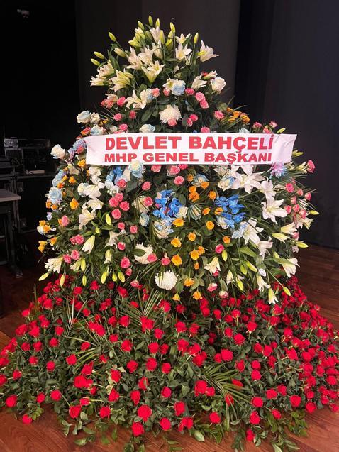 Bahçeliden, AK Partiye özel çiçek