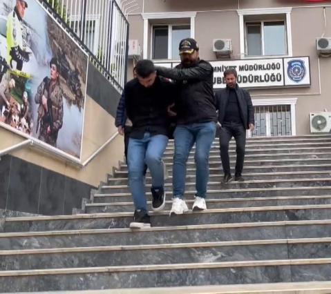 Esenyurtta kuyumcudan 535 bin lira değerinde 7 bilezik çalan şüpheli kamerada