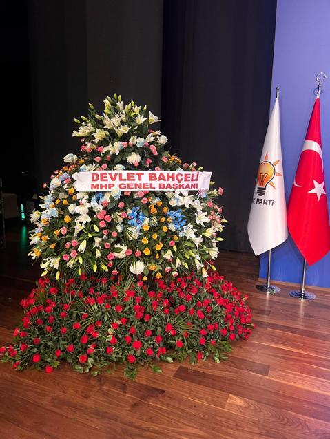 Bahçeliden, AK Partiye özel çiçek