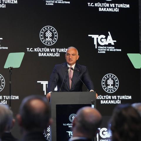 Bakan Ersoy: 50 milyar dolar ile Türkiye turizmde rekor gelir elde etmiş oldu