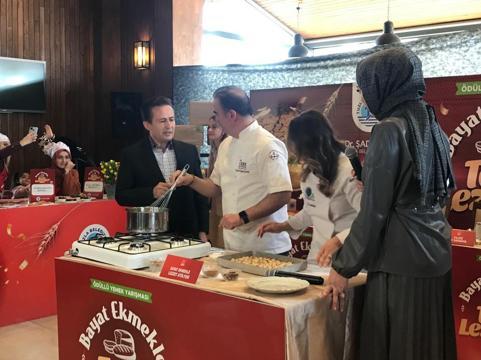 ‘Bayat Ekmekle Taze Lezzetler’ yarışmasıyla kadınlar israfa dur dedi